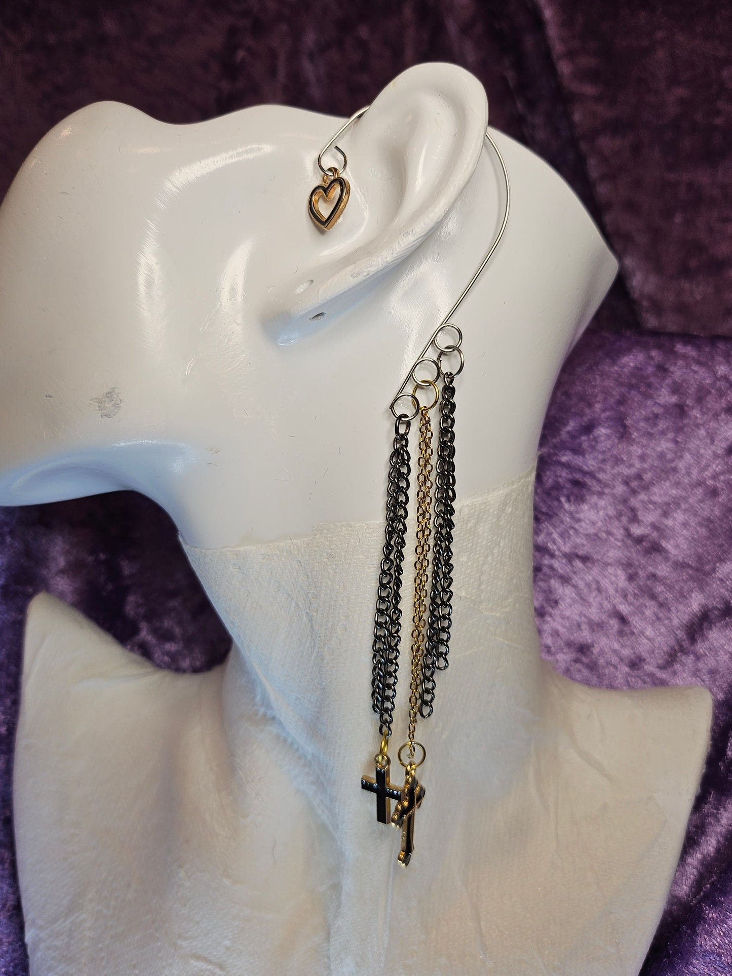 Cross my Heart Wire Ear Cuff