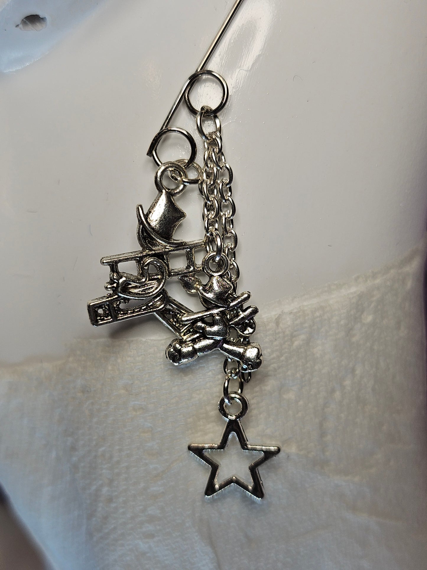 Stage Handy Man Wire Ear Cuff