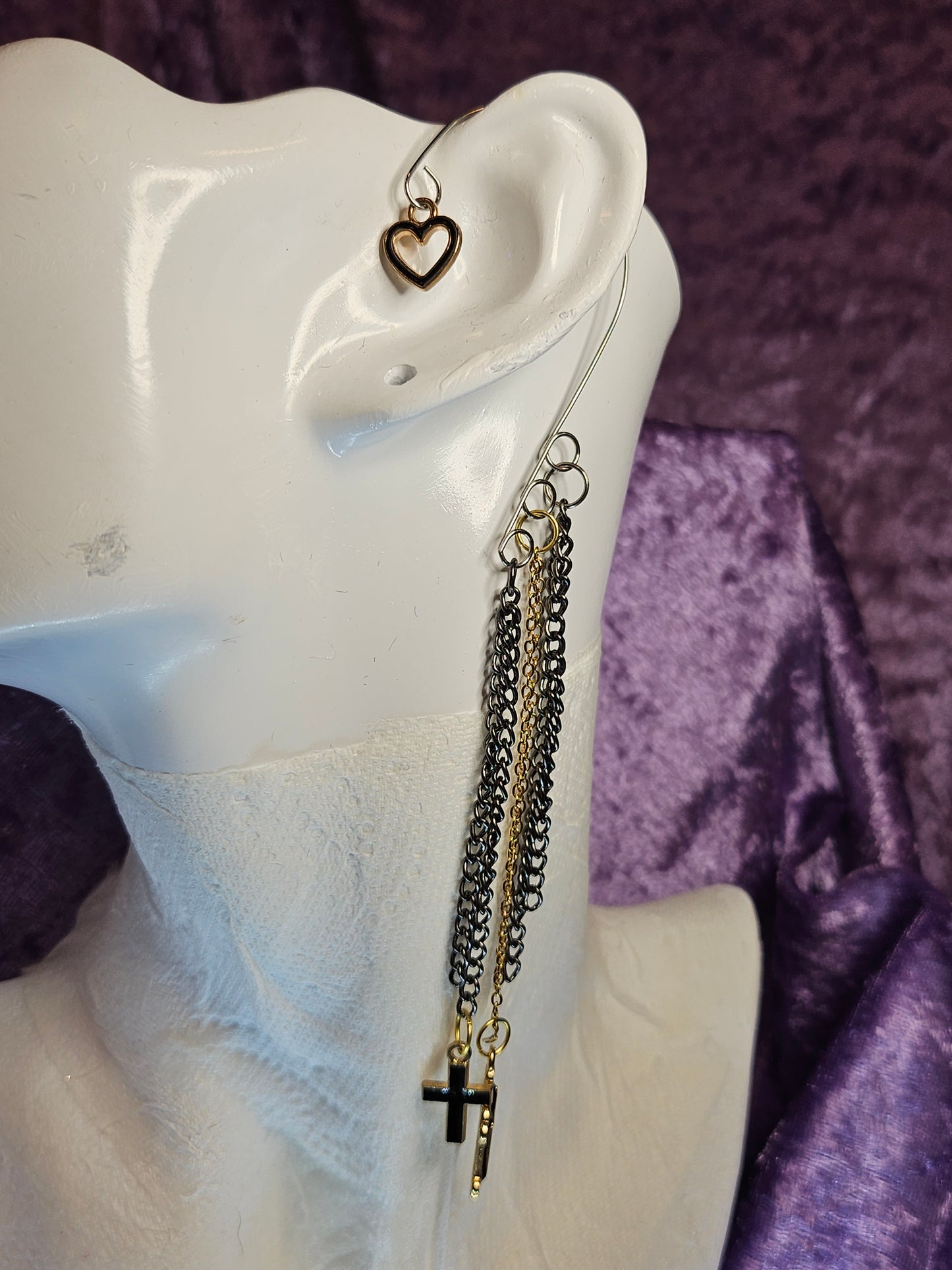 Cross my Heart Wire Ear Cuff