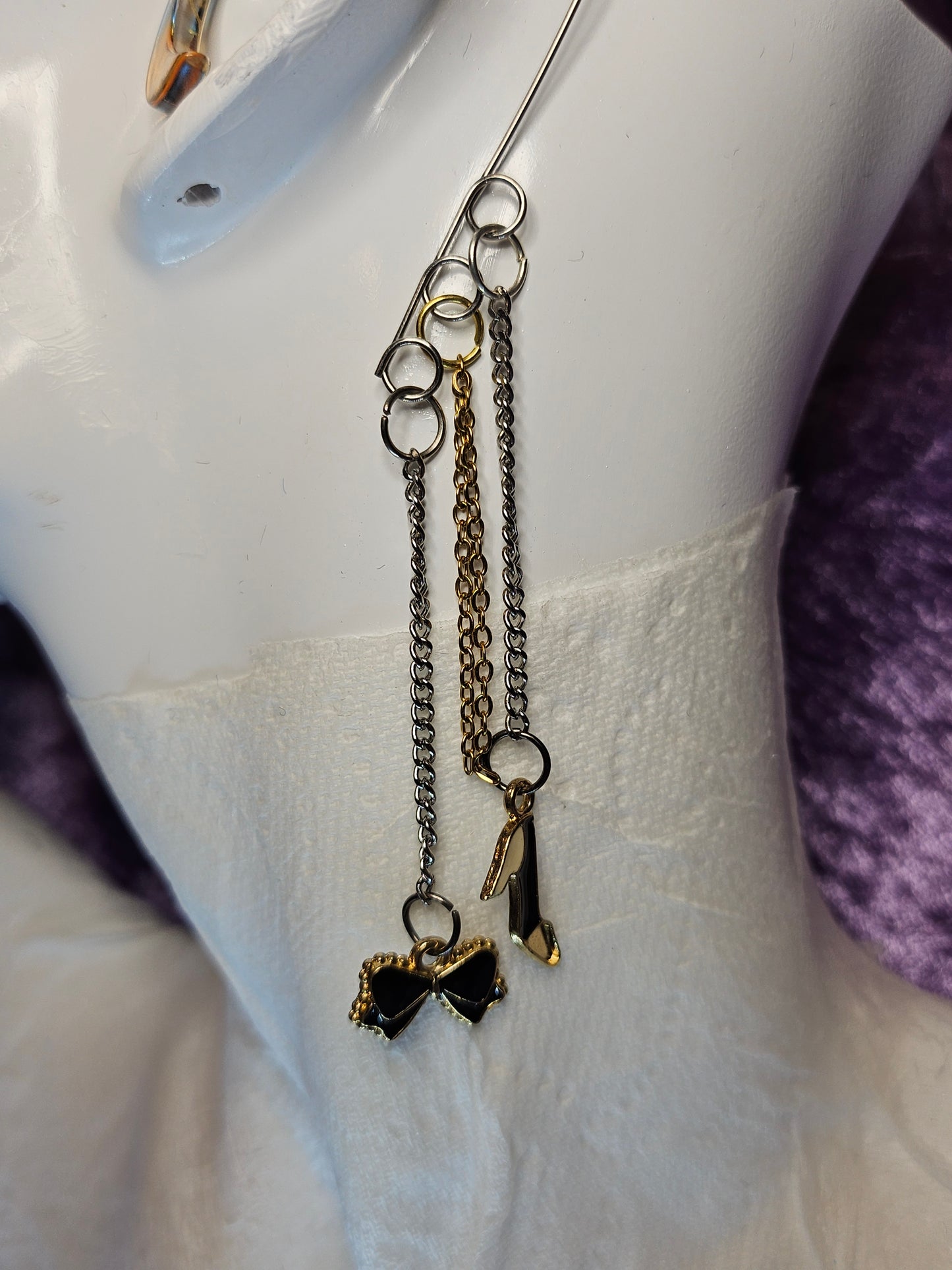 Shopaholic Wire Ear Cuff